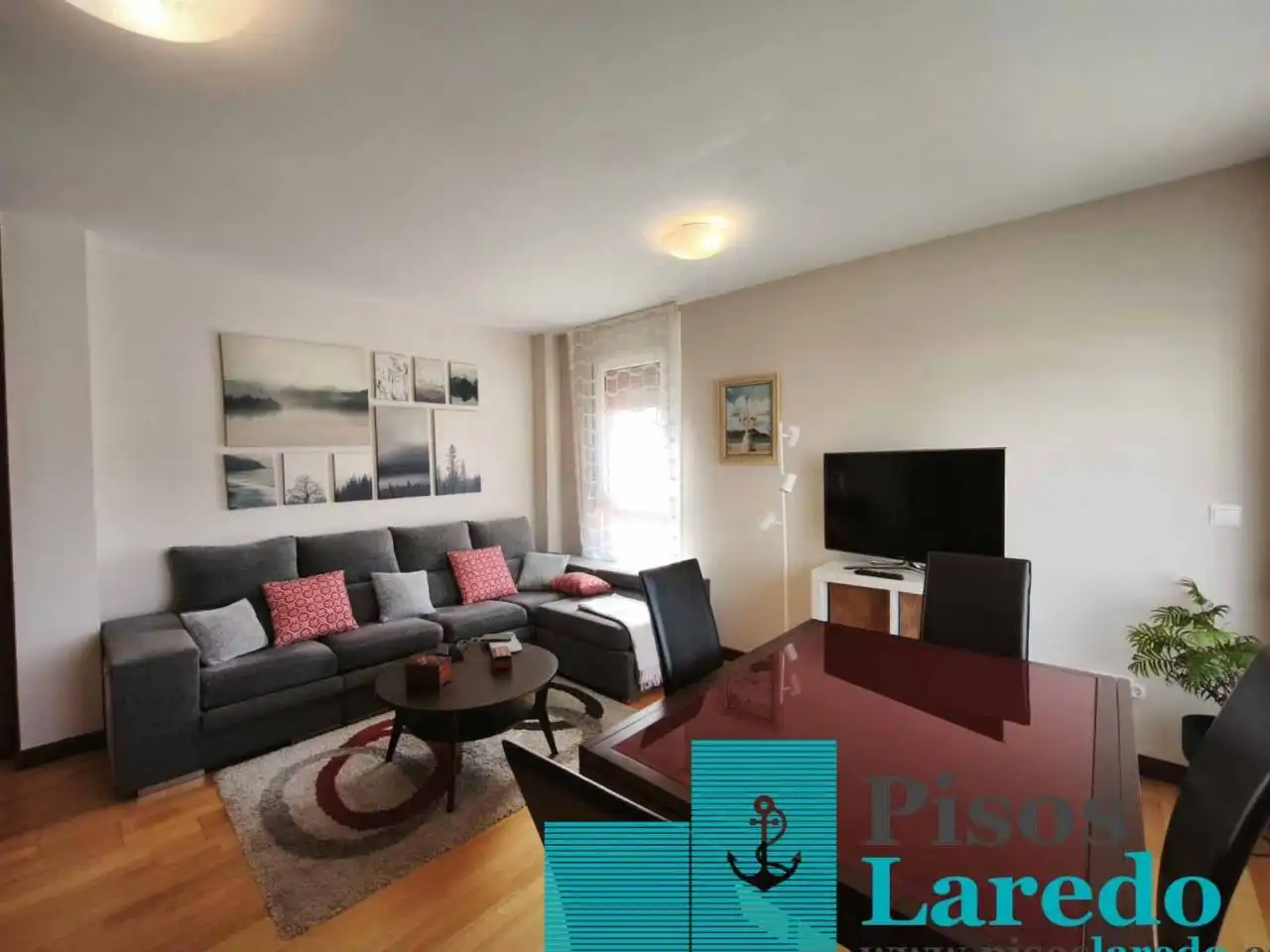Sala de estar de Piso en venta en Laredo con Calefacción, Parquet y Amueblado