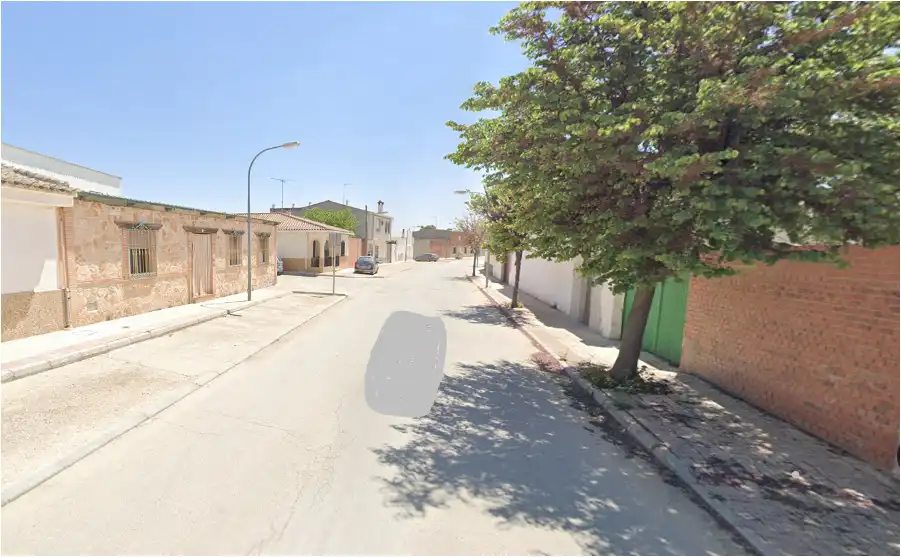 Nau industrial en venda a Lillo, imagen 2