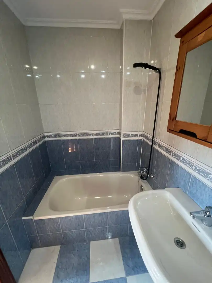 Baño de Piso en venta en Gijón  con Calefacción, Horno y Lavadora