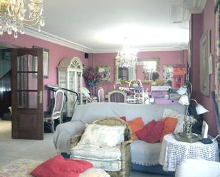 Sala d'estar de Casa o xalet en venda en Castro-Urdiales amb Terrassa