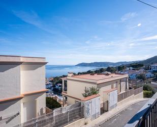 Vista exterior de Casa o xalet en venda en Llançà amb Calefacció, Jardí privat i Terrassa