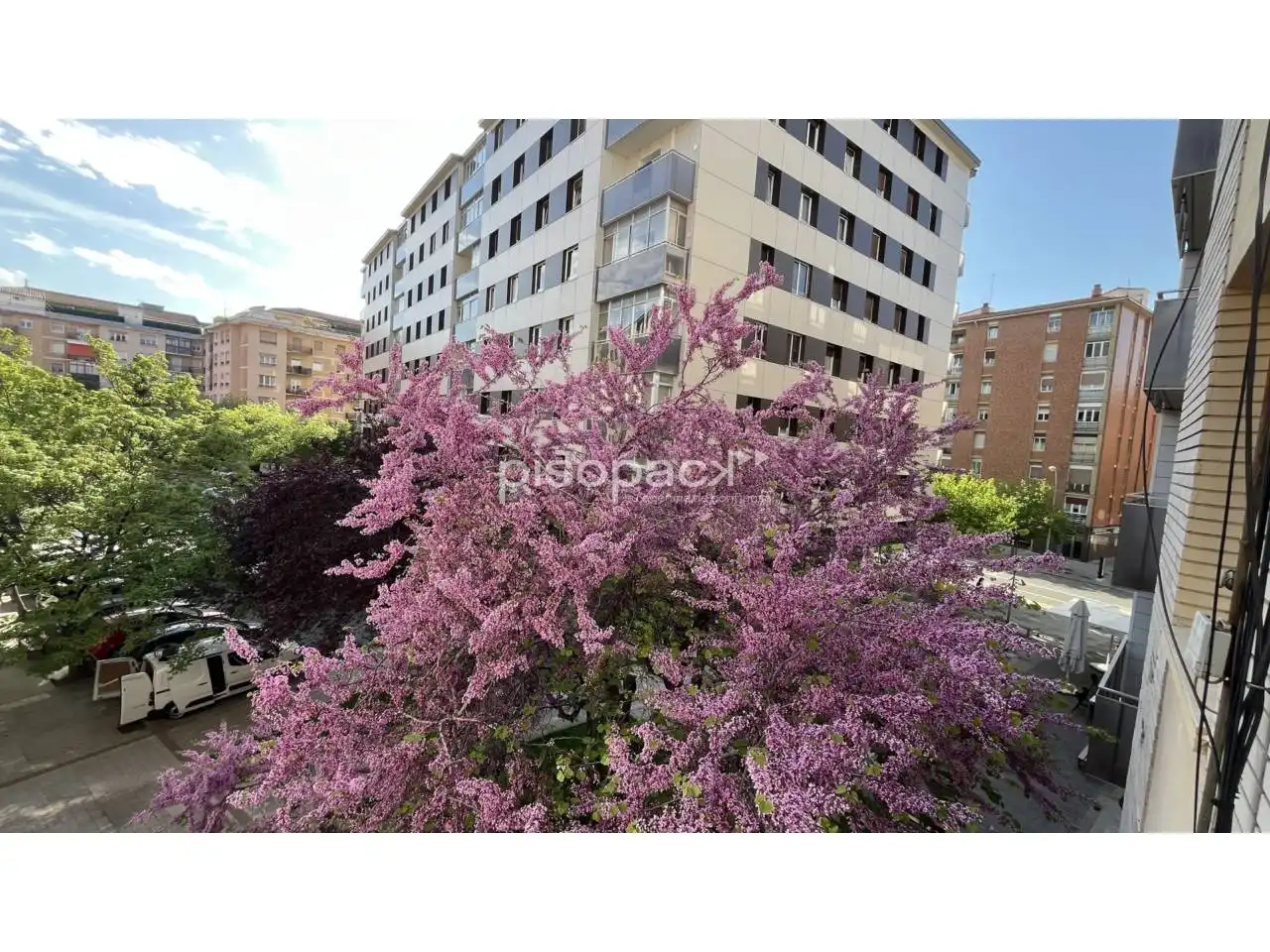 Vista exterior de Piso en venta en  Pamplona / Iruña con Calefacción y Alarma