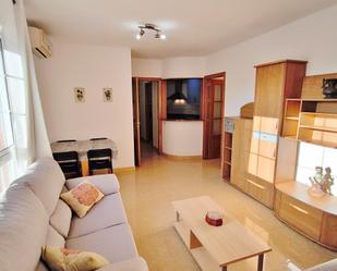 Sala d'estar de Pis de lloguer en Roquetas de Mar amb Aire condicionat i Traster