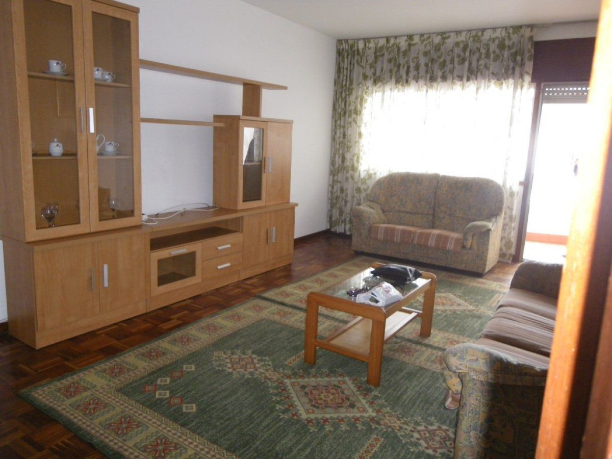 Living room of Flat to rent in Vigo   with Parquet flooring and Balcony