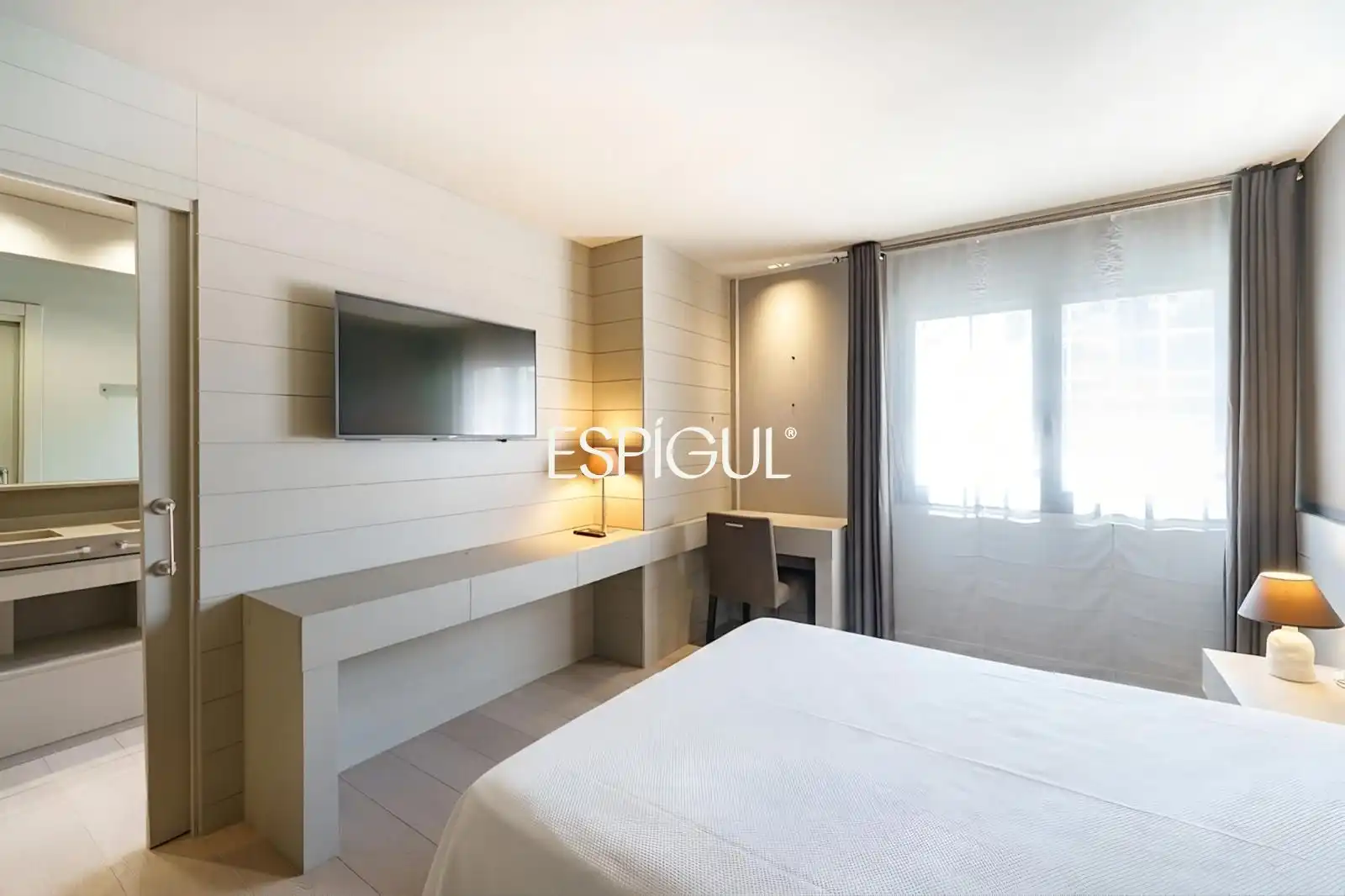 Bedroom of Flat for rent in Sant Cugat del Vallès  with Air Conditioner, Heating and Parquet flooring