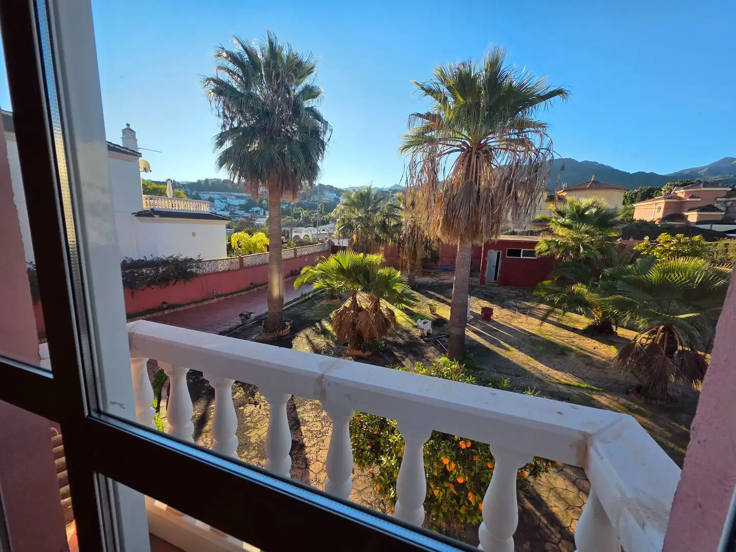 Vista exterior de Casa o xalet en venda en Alhaurín de la Torre amb Aire condicionat, Calefacció i Jardí privat