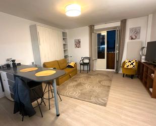 Sala d'estar de Apartament en venda en  Madrid Capital amb Calefacció, Terrassa i Moblat