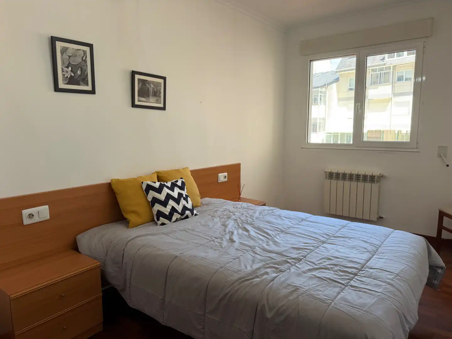 Habitación de Apartamento de alquiler en Lugo con Calefacción, Parquet y Trastero