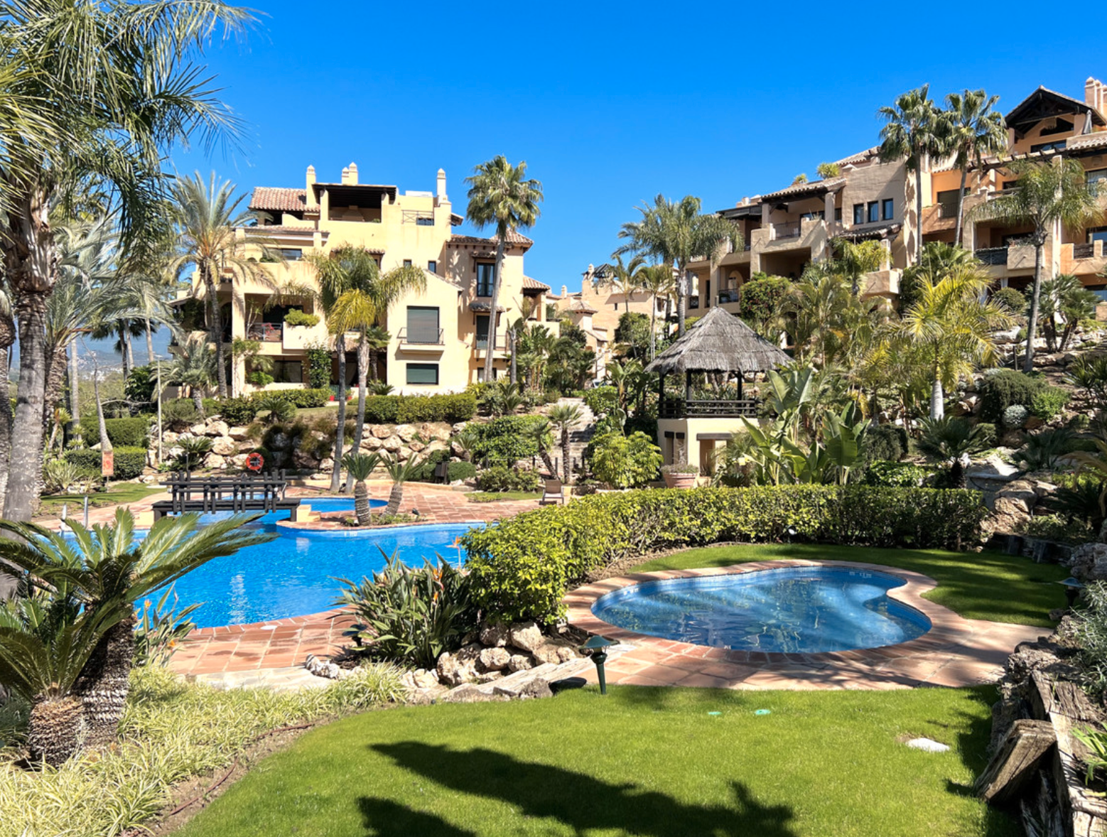 Vista exterior de Apartament de lloguer en Estepona amb Aire condicionat, Calefacció i Terrassa