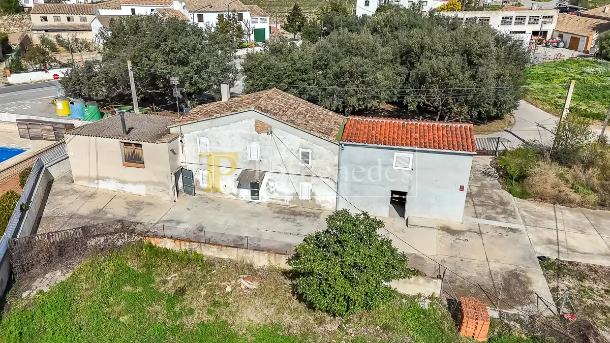 Vista exterior de Finca rústica en venda en Vilobí del Penedès amb Calefacció