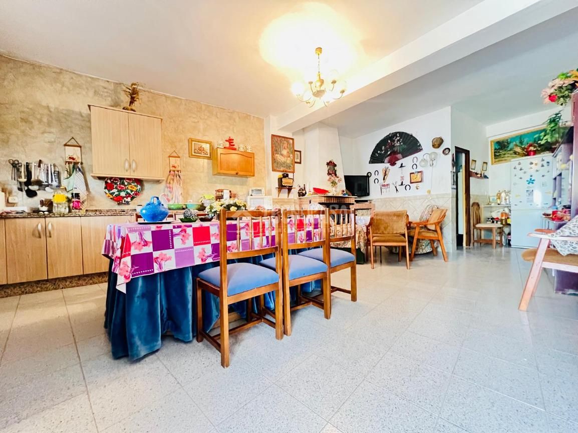 Menjador de Finca rústica en venda en Puente Genil amb Aire condicionat