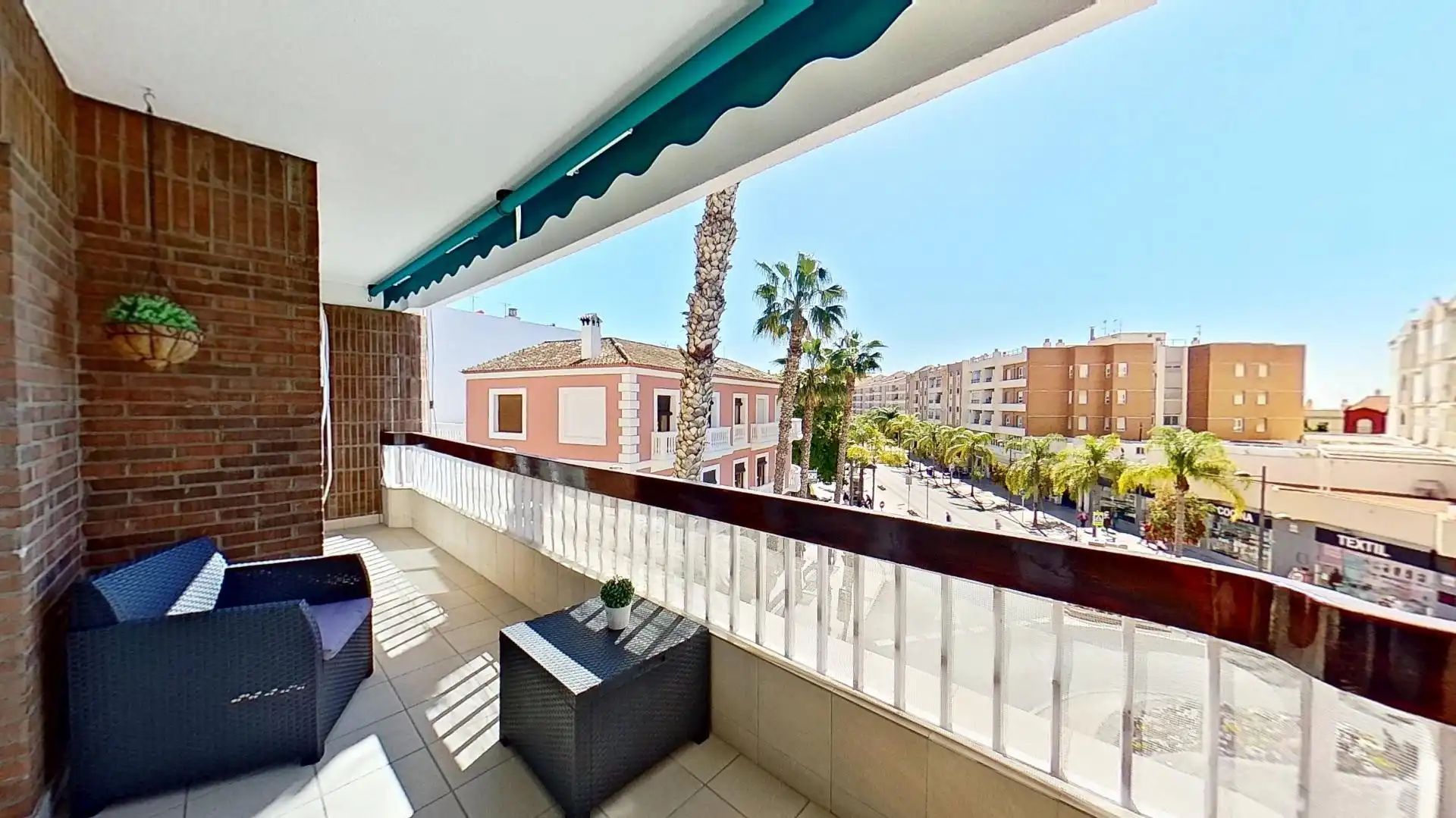 Vista exterior de Pis en venda en Motril amb Balcó