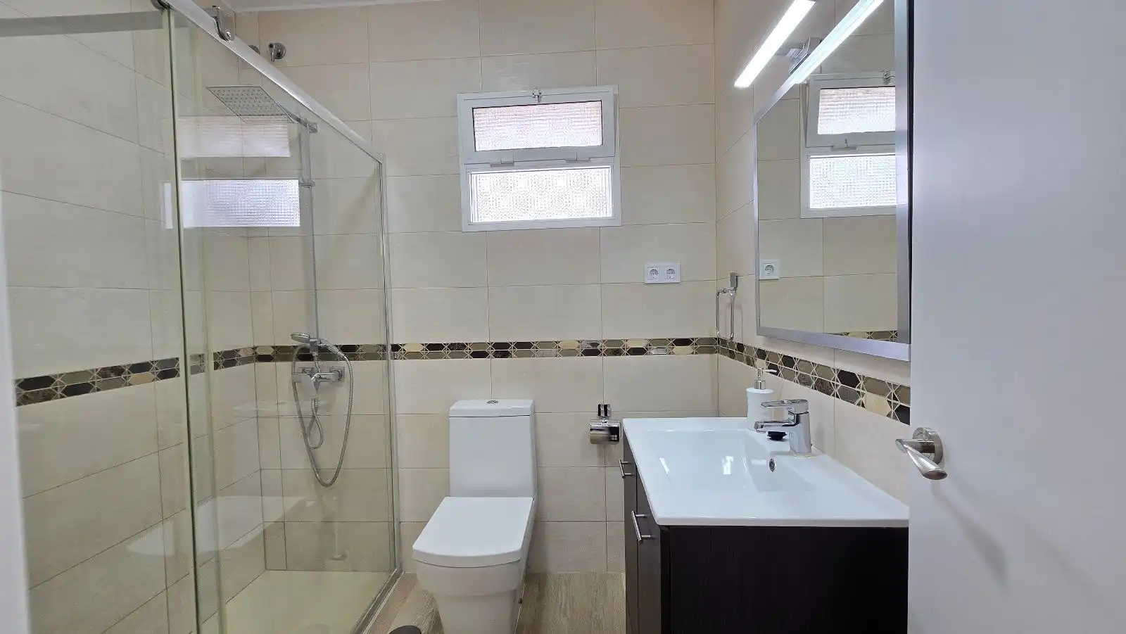 Bany de Casa o xalet en venda en Torremolinos amb Aire condicionat, Terrassa i Traster