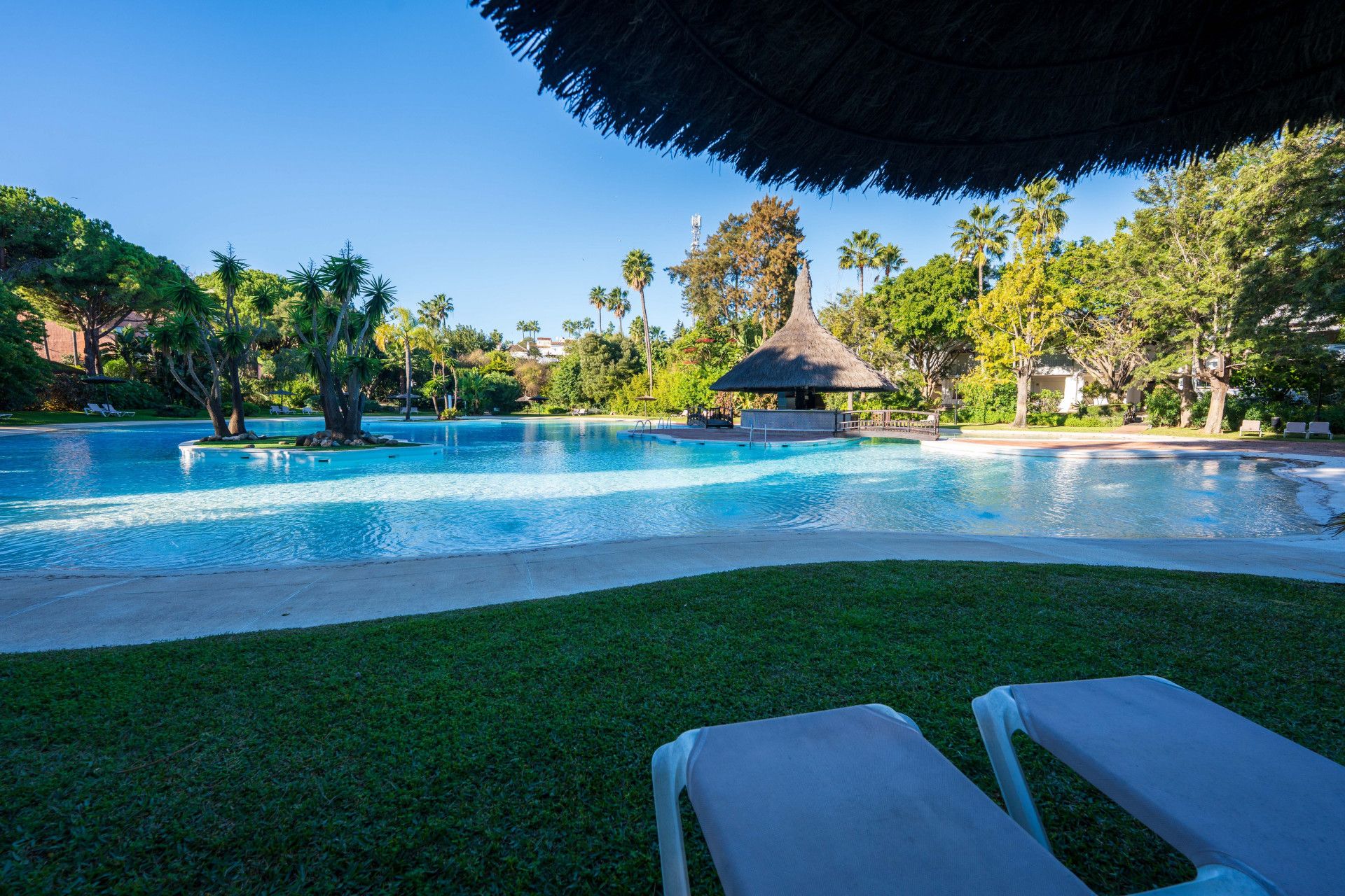 Piscina de Planta baixa en venda en Estepona amb Aire condicionat, Jardí privat i Terrassa
