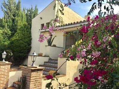 Vista exterior de Casa o chalet en venta en Estepona con Aire acondicionado, Jardín privado y Terraza