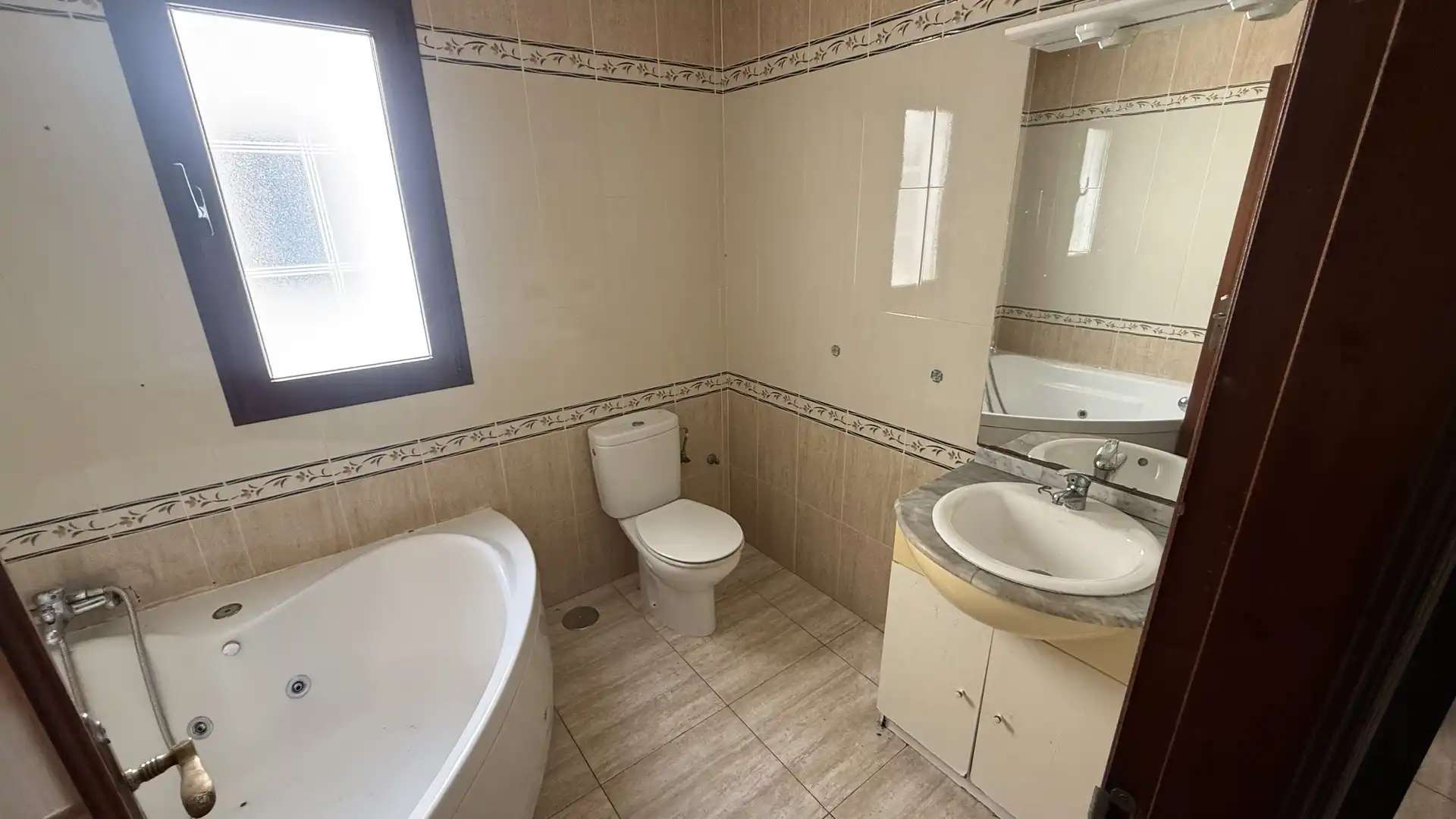 Flat for sale in C/ Jacinto Benavente, Fabelo