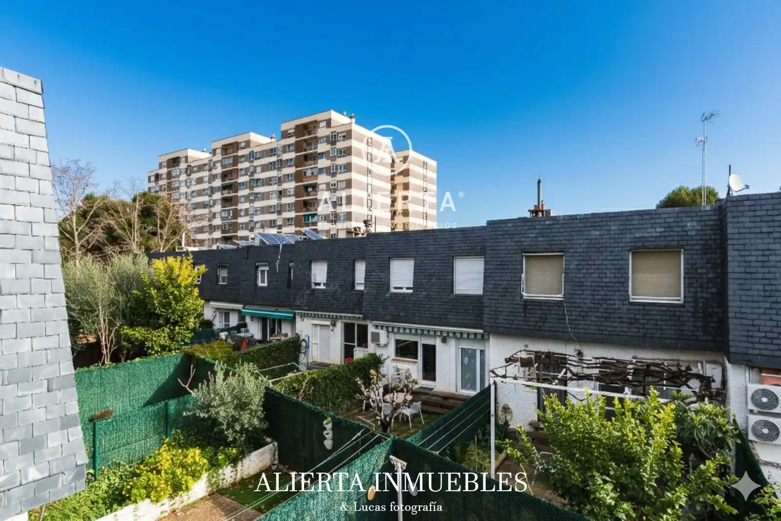 Vista exterior de Casa o chalet en venta en Zaragoza con Calefacción y Trastero