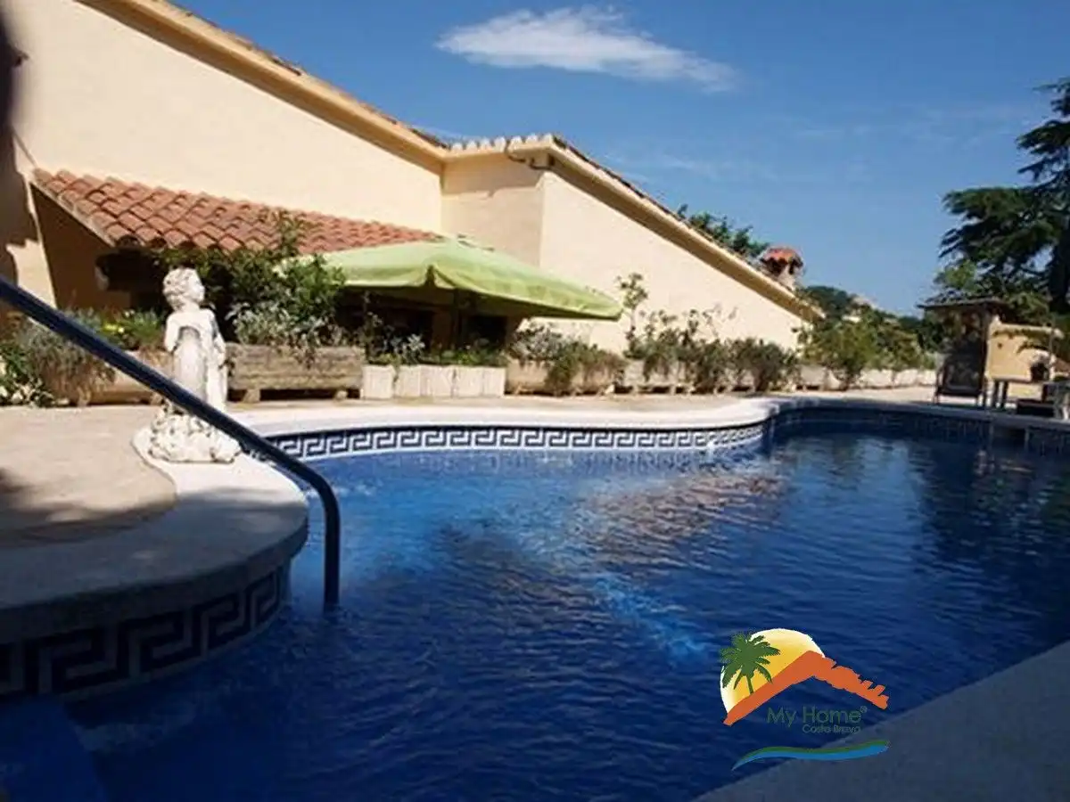 Haus mit Pool zum Verkauf in Serra Brava