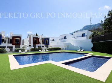Casa rústica con piscina en venta en El Montgó