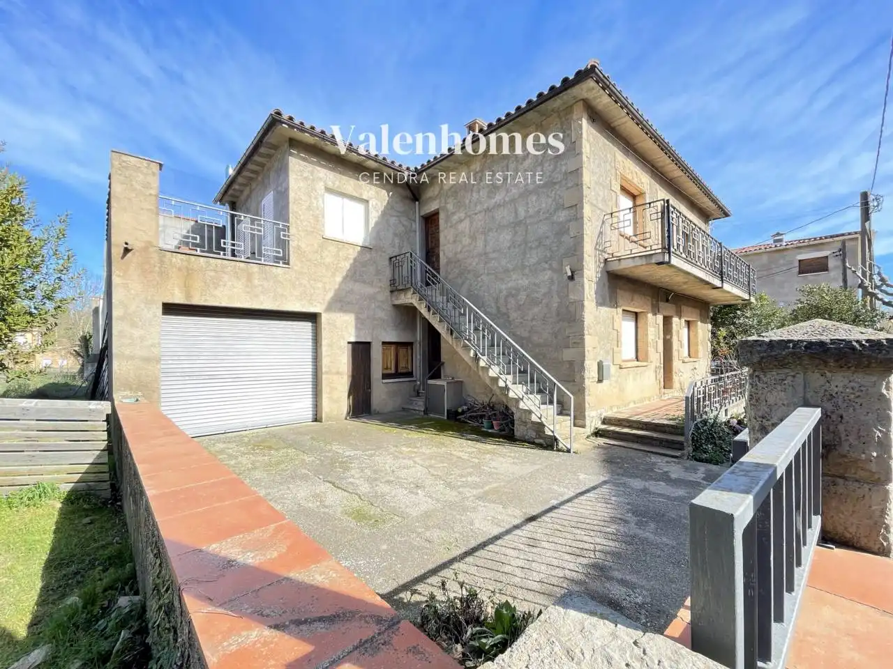 Vista exterior de Casa o xalet en venda en L'Estany amb Calefacció, Jardí privat i Terrassa