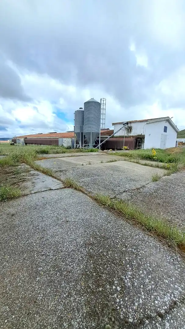 Vista exterior de Nau industrial en venda en San Cristóbal de Cuéllar