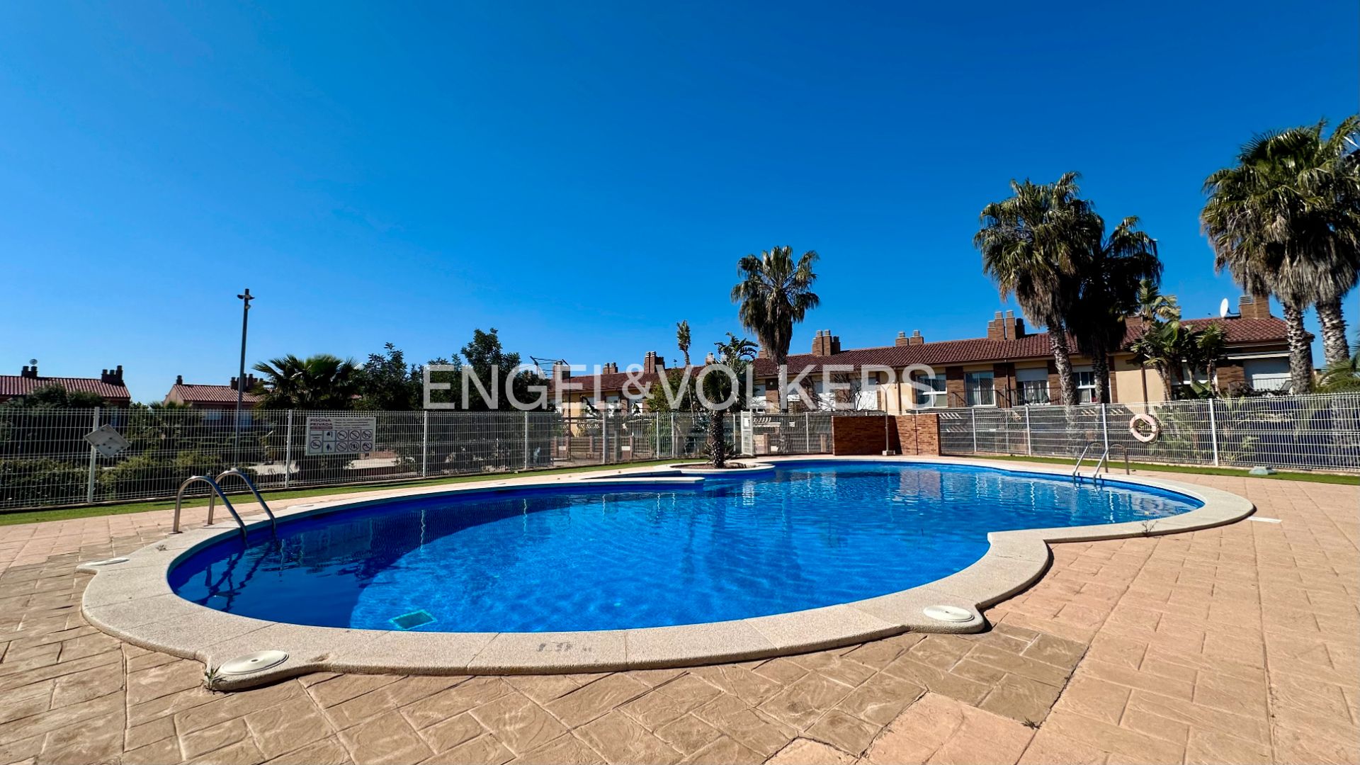 Piscina de Casa adosada en venta en Cambrils con Aire acondicionado, Calefacción y Jardín privado