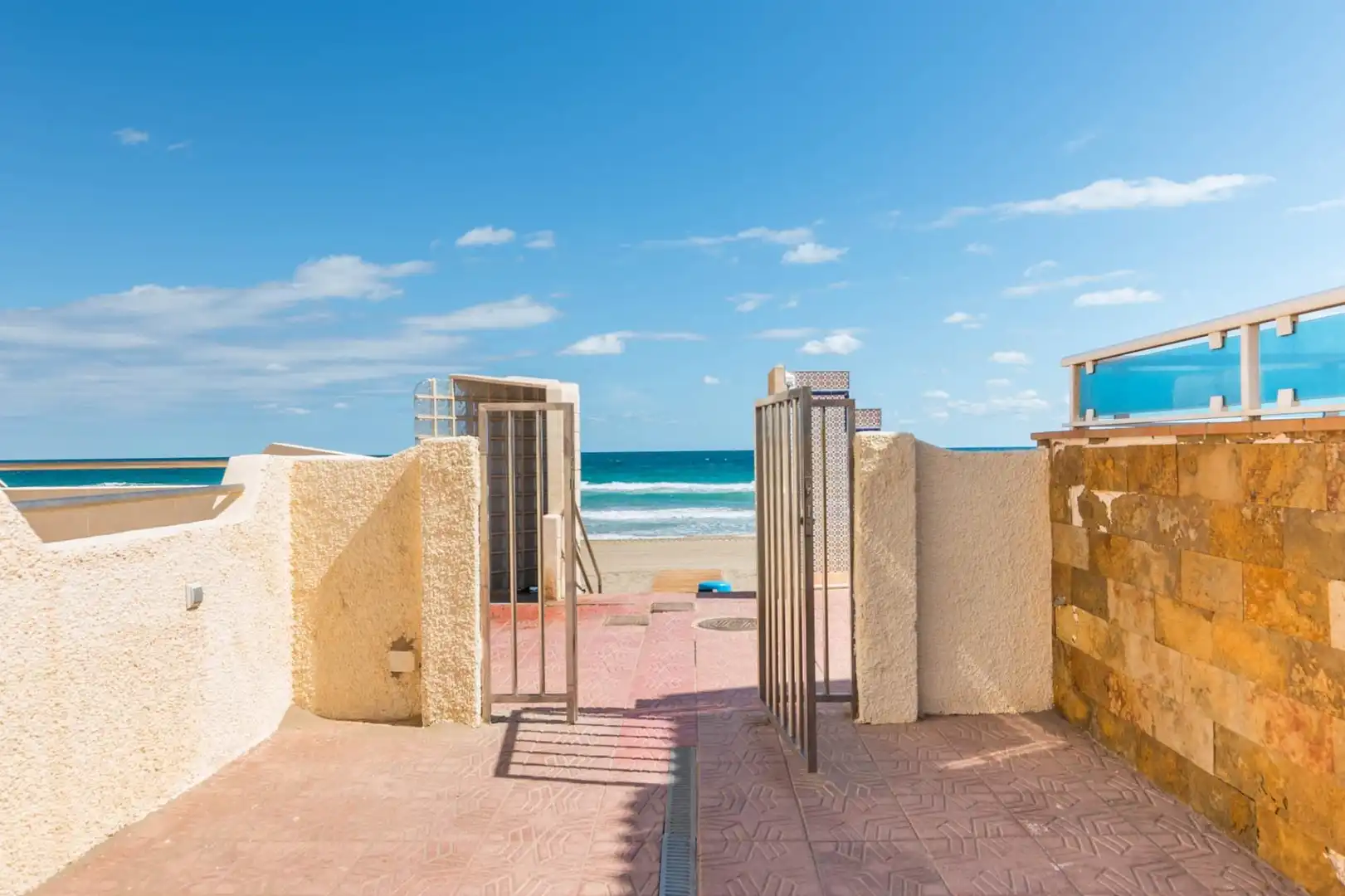 Vista exterior de Dúplex en venda en La Manga del Mar Menor amb Aire condicionat, Calefacció i Terrassa