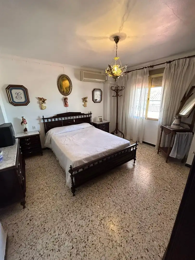 Habitación de Ático en venta en Cuevas de San Marcos con Aire acondicionado, Terraza y Amueblado