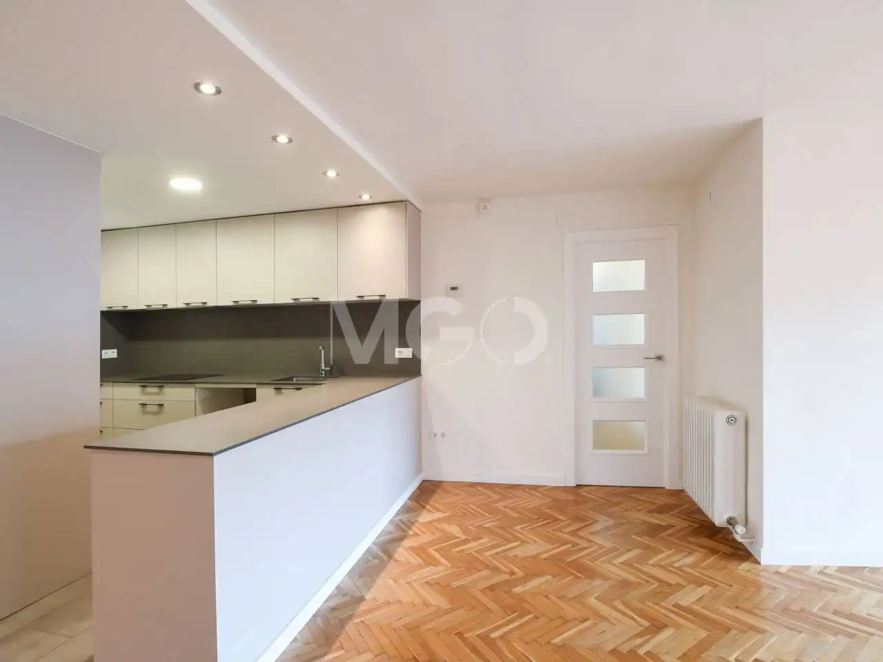 Cocina de Piso en venta en Vic con Calefacción, Parquet y Terraza
