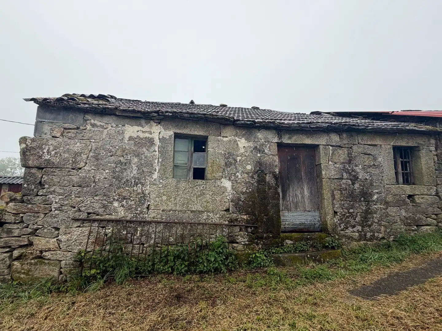 Vista exterior de Casa adosada en venda en Piñor amb Balcó