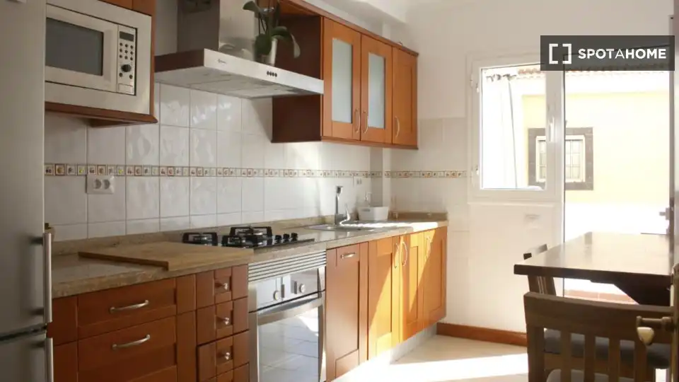Cocina de Estudio para compartir en Firgas con Aire acondicionado, Terraza y Amueblado