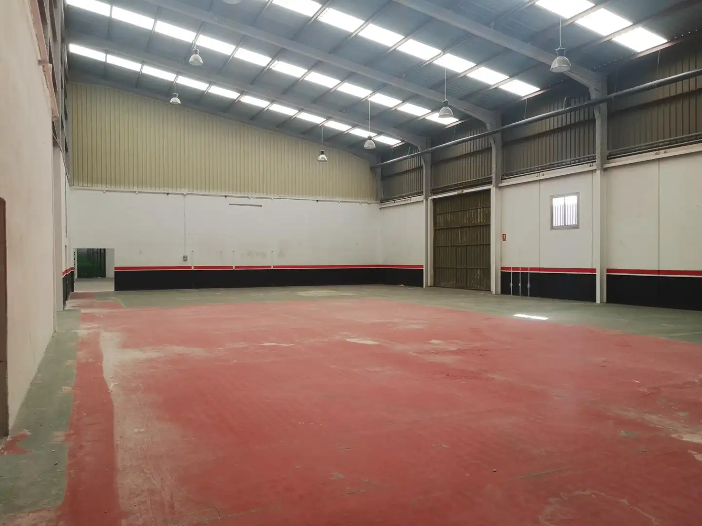 Industrial buildings for rent in Picassent