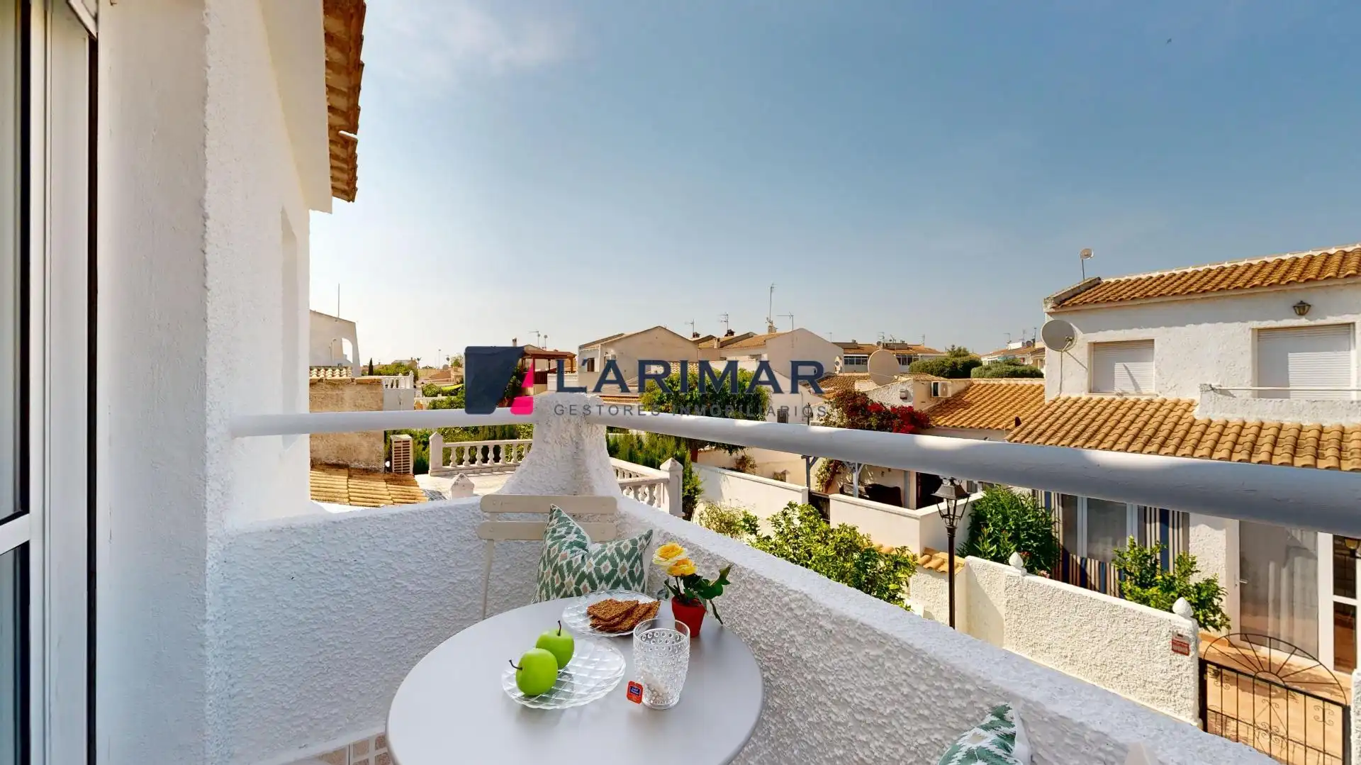 Vista exterior de Casa adosada en venta en Orihuela con Jardín privado, Terraza y Piscina comunitaria