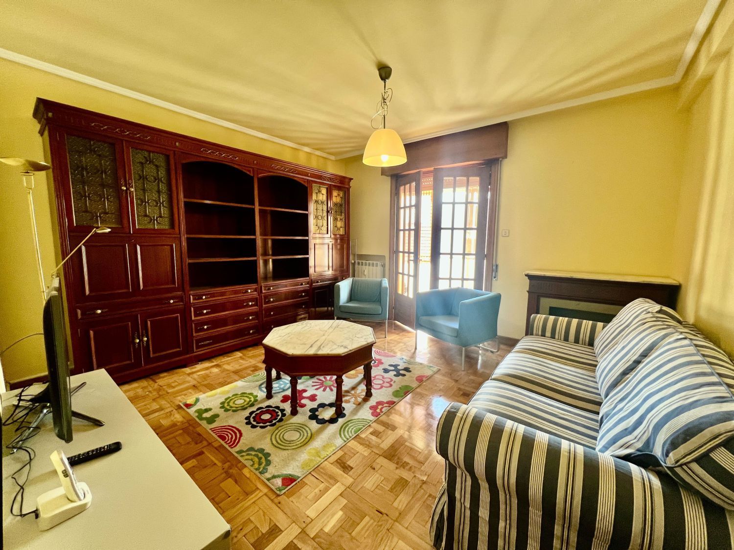 Sala d'estar de Pis de lloguer en  Pamplona / Iruña amb Calefacció, Parquet i Terrassa