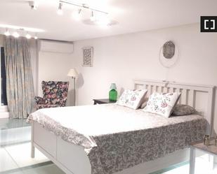 Bedroom of Flat to rent in  Madrid Capital  with Air Conditioner and Balcony