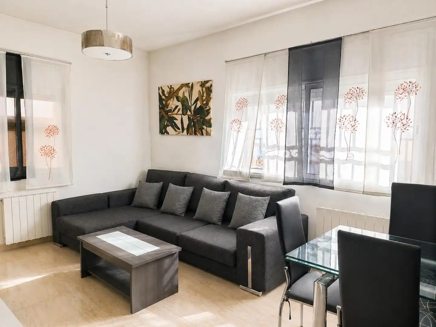 Sala d'estar de Casa o xalet en venda en Sant Pere de Ribes amb Calefacció, Terrassa i Traster