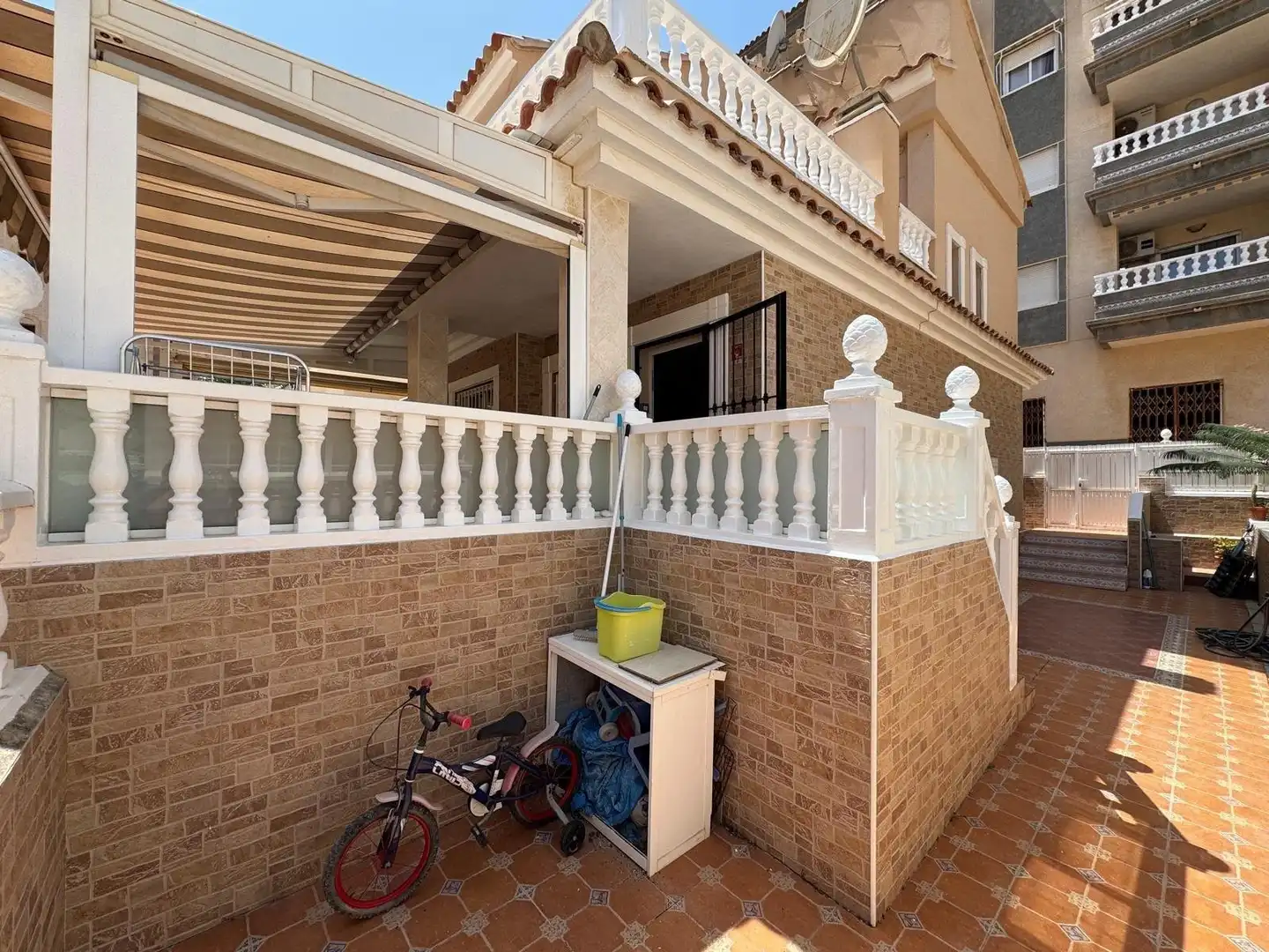 Vista exterior de Finca rústica en venda en Guardamar del Segura amb Aire condicionat, Jardí privat i Piscina