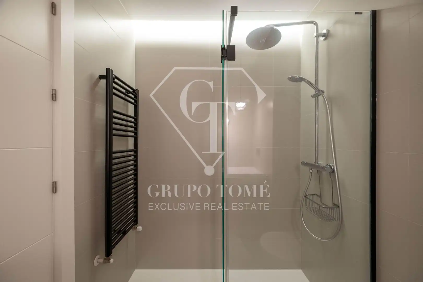 Bathroom of Detached homes for sale in Donostia - San Sebastián   with Heating, Private garden and Terrace