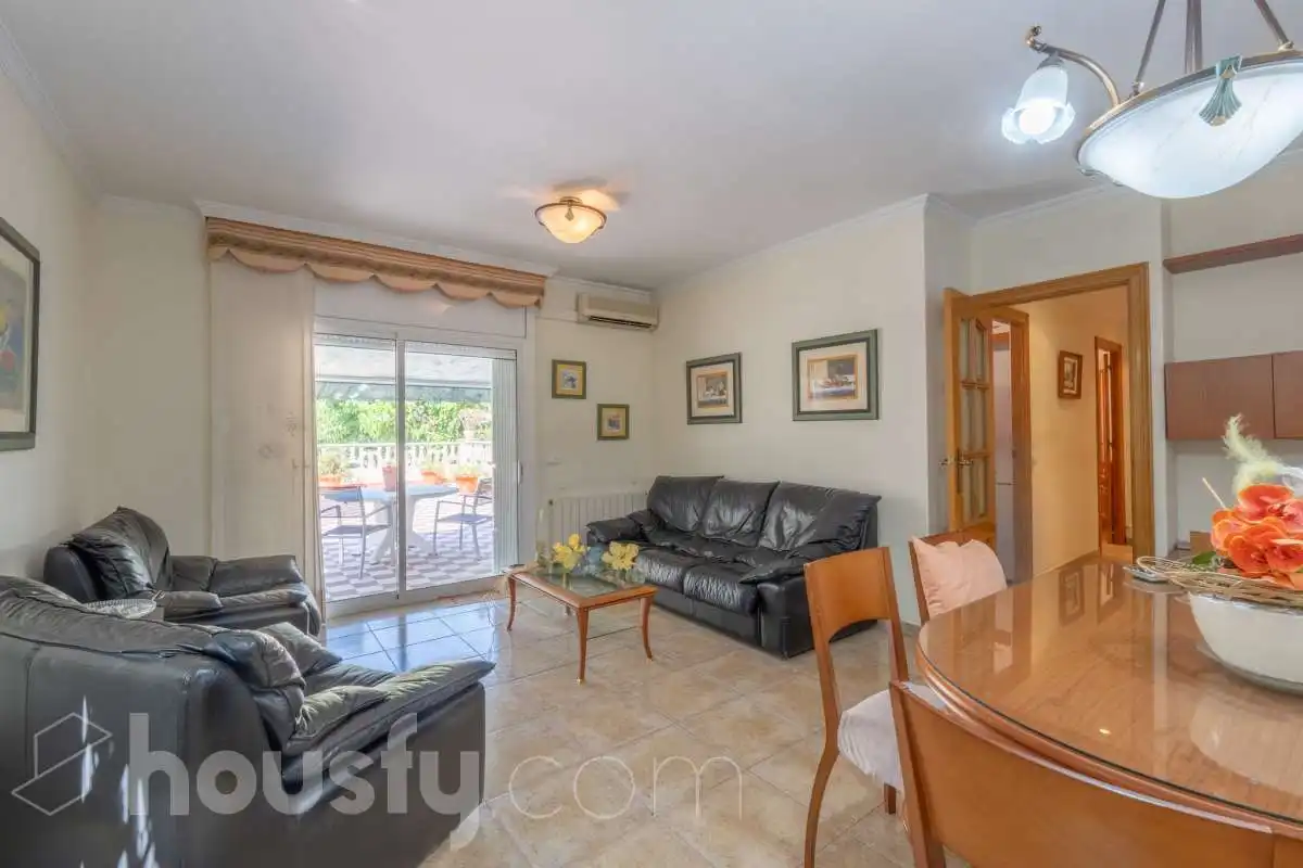 Sala de estar de Planta baja en venta en Vilanova i la Geltrú con Aire acondicionado, Calefacción y Terraza
