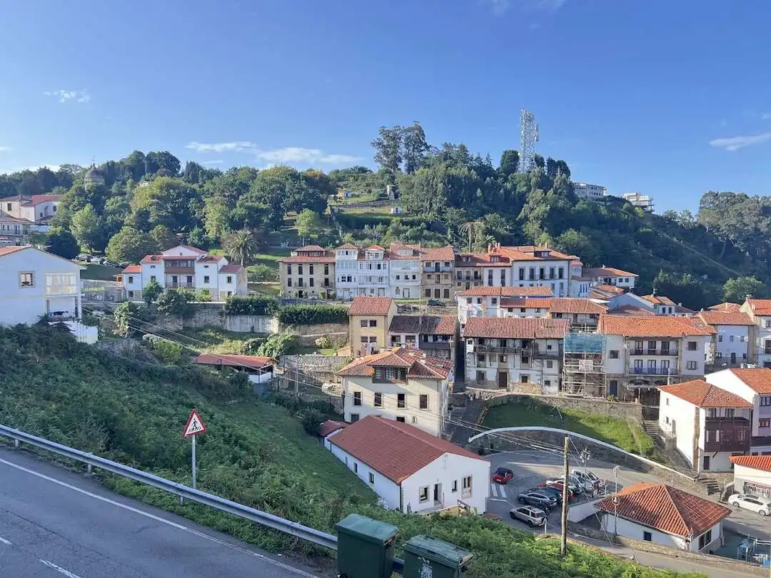 Vista exterior de Pis en venda en Colunga amb Terrassa