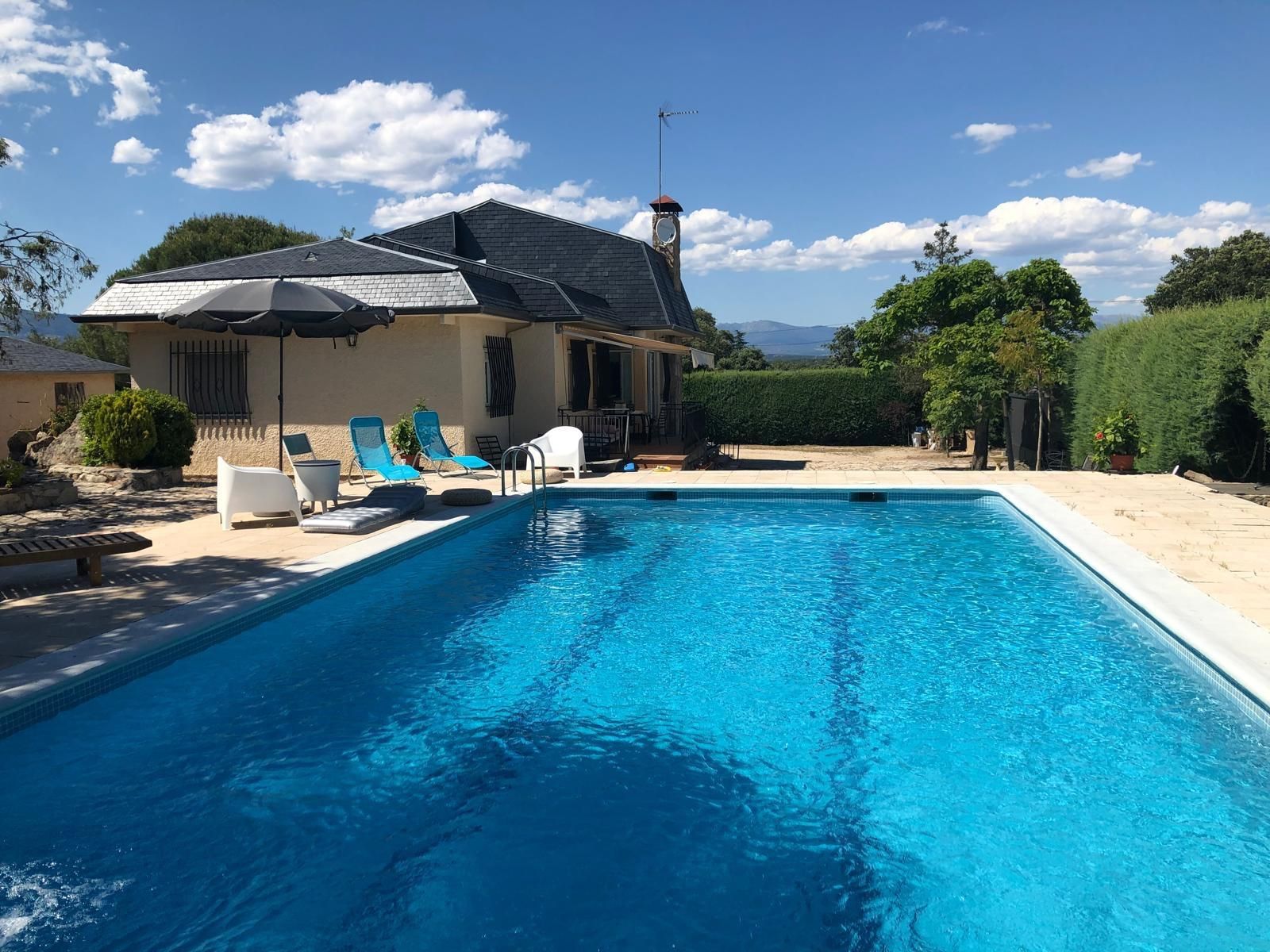 Piscina de Casa o xalet en venda en Valdemorillo amb Aire condicionat, Jardí privat i Terrassa