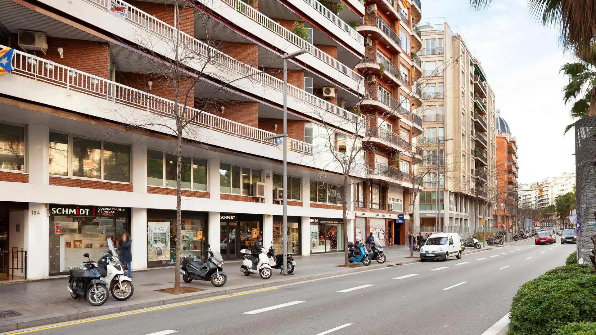 Oficina de lloguer a AVENIDA GENERAL MITRE, 184, El Putget i el Farró