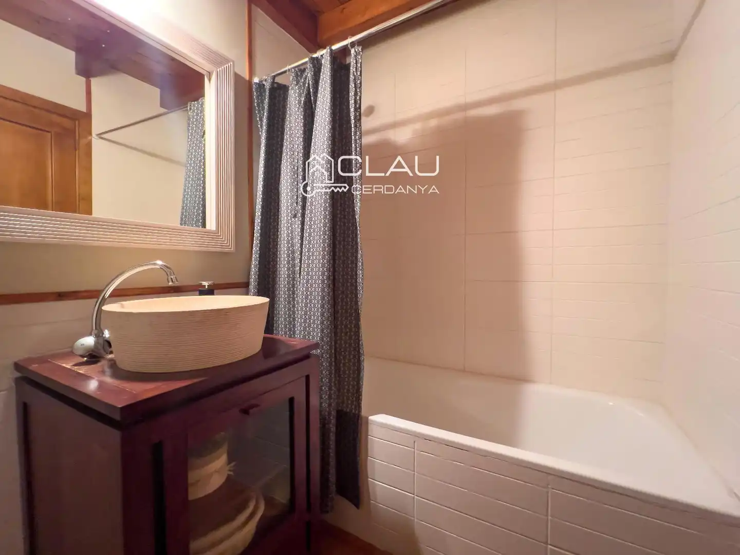 Bathroom of Duplexes for rent in Osséja  with Heating, Parquet flooring and Terrace