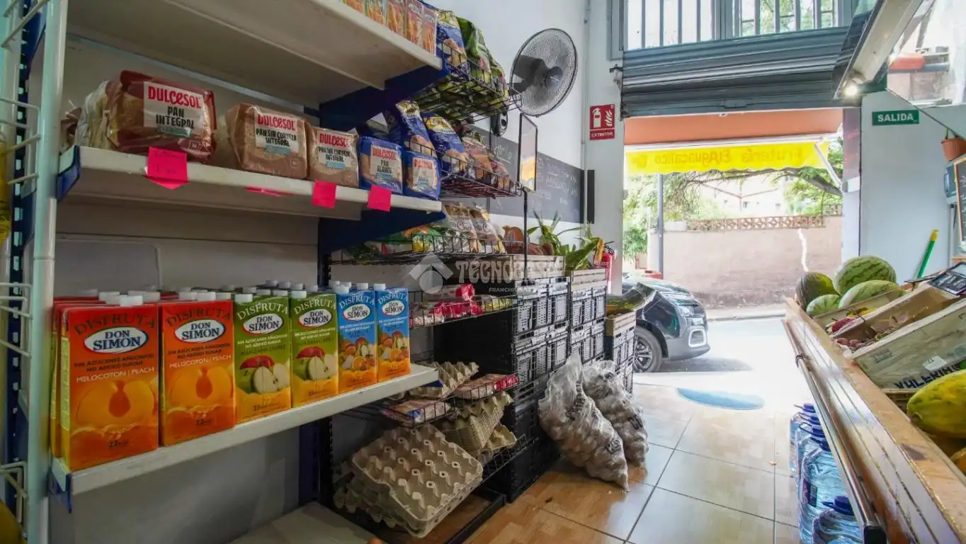 Local comercial en venda a La Salud - La Salle