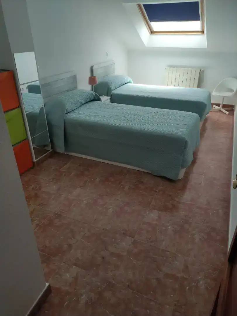 Schlafzimmer von Dachboden zur Miete in Meruelo mit Schwimmbad