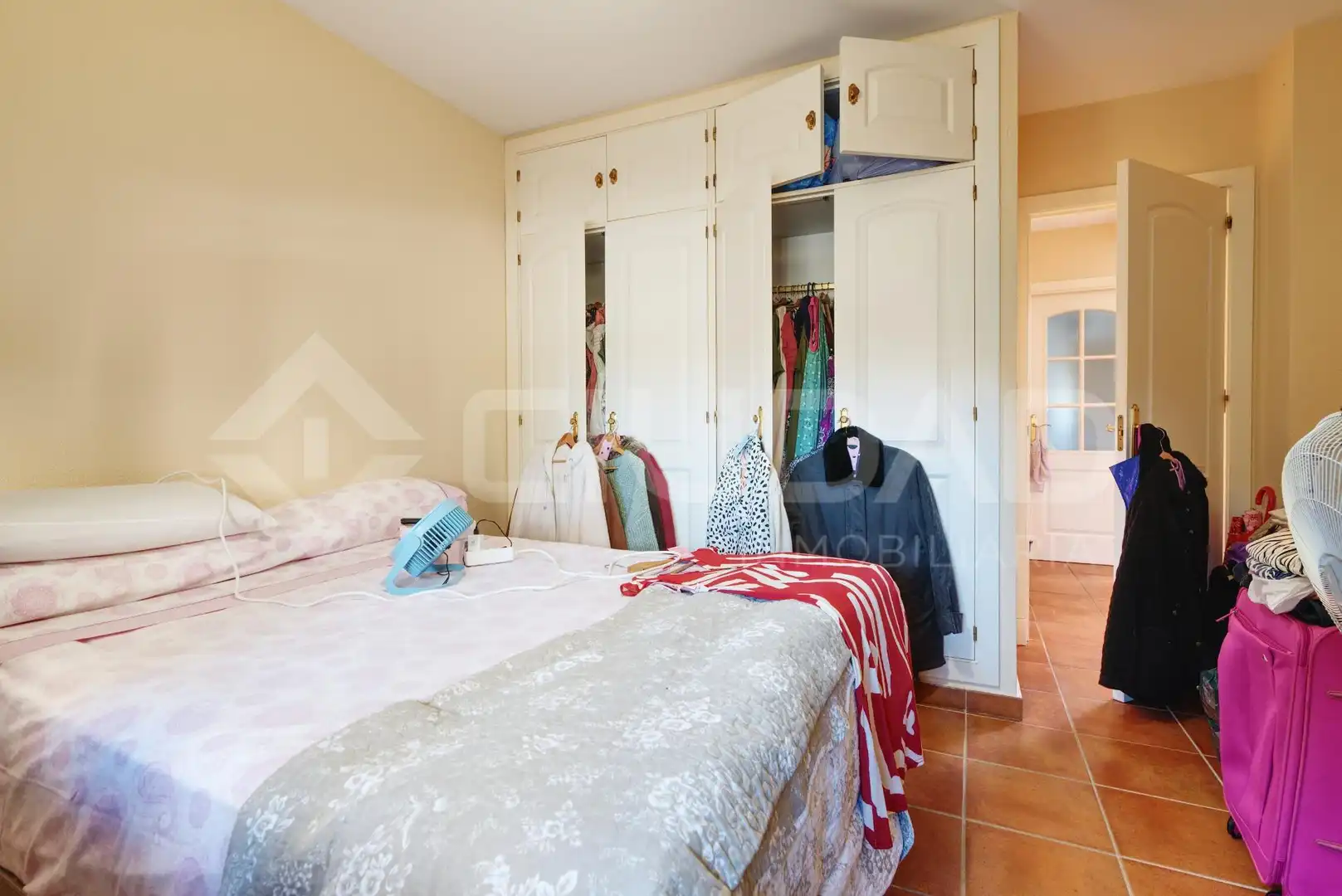 Habitación de Casa adosada en venta en Sanlúcar de Barrameda con Jardín privado, Terraza y Piscina comunitaria