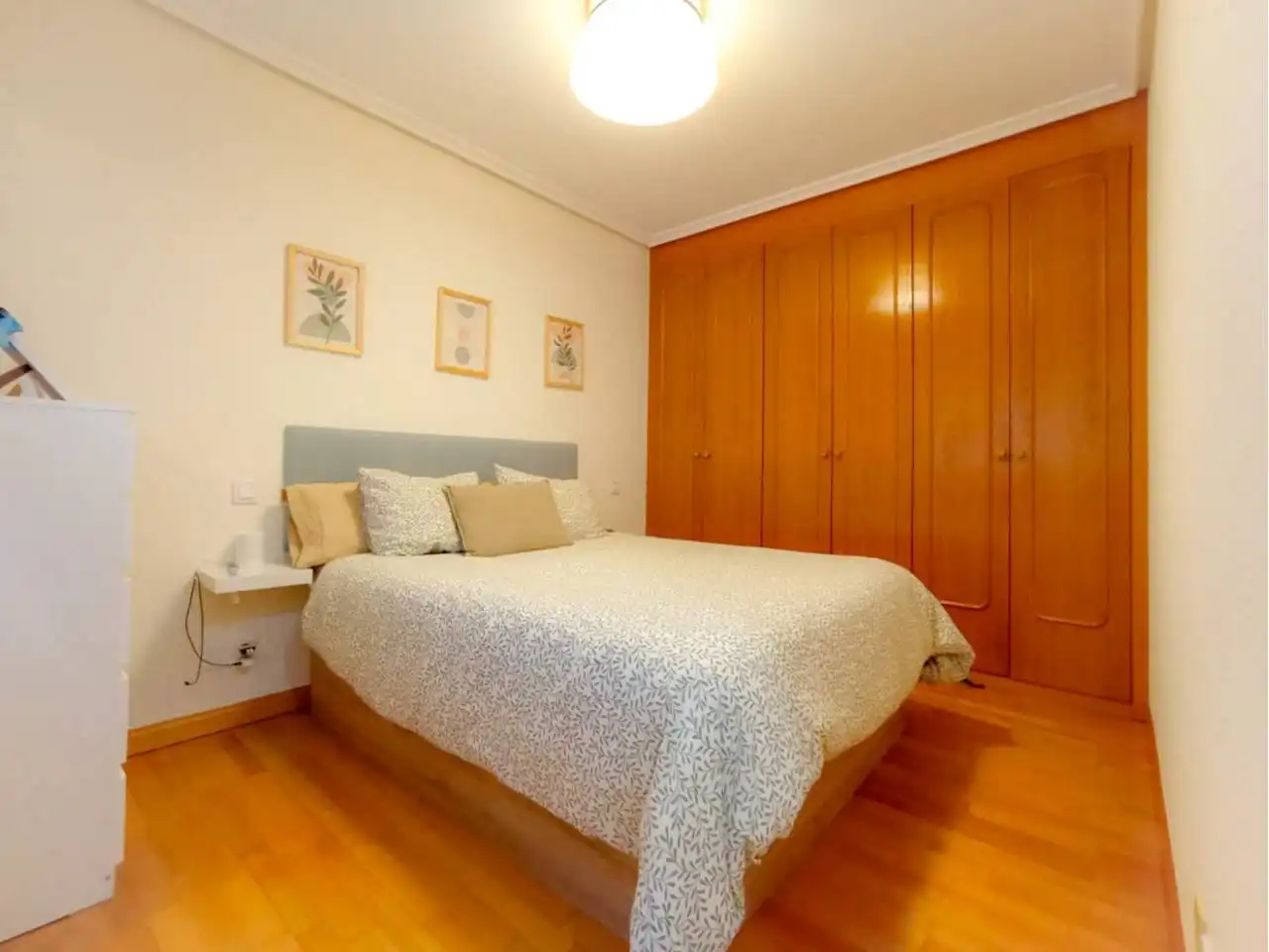 Dormitori de Apartament en venda en Burgos amb Calefacció, Parquet i Traster
