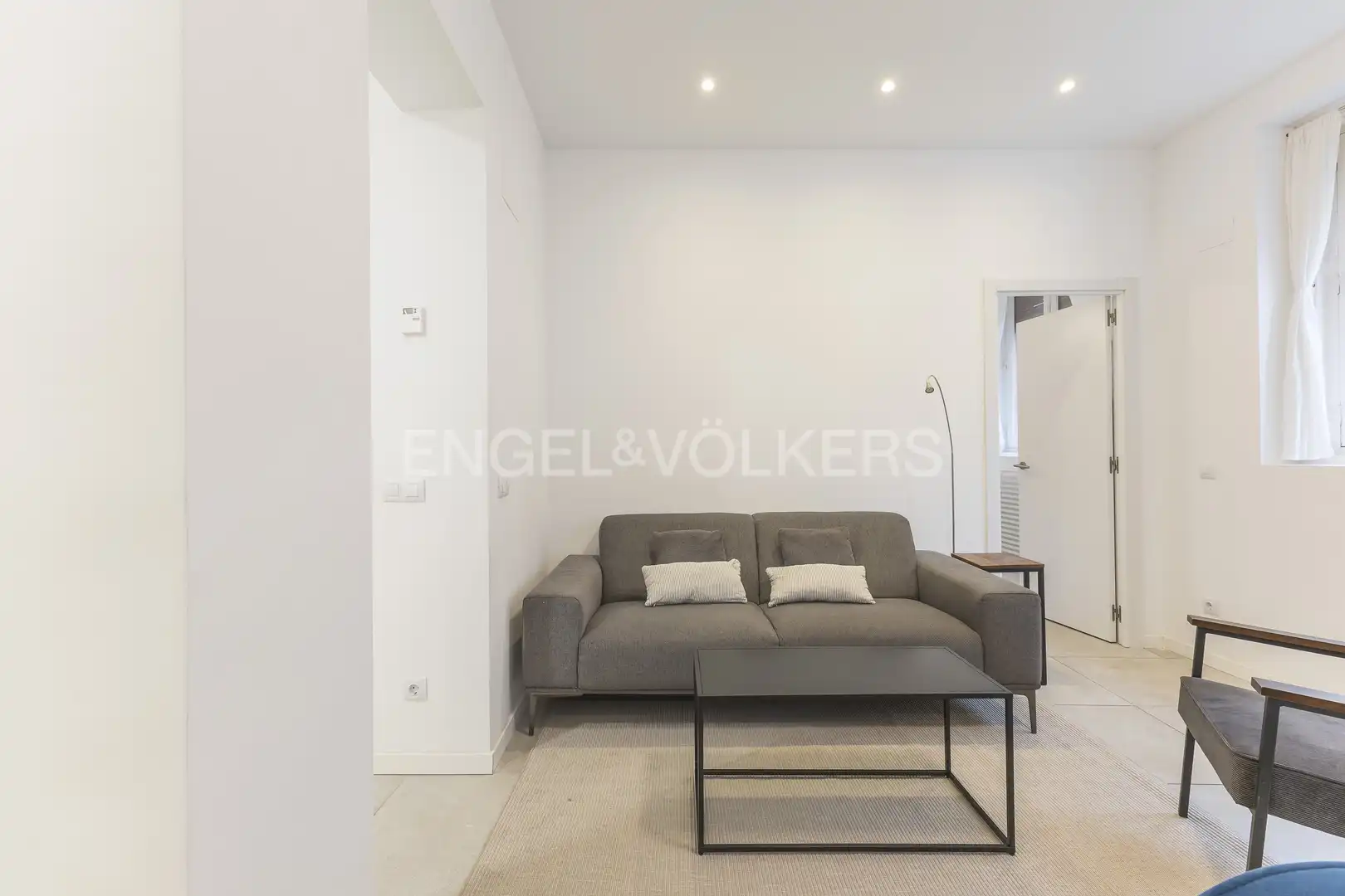 Living room of Flat for rent in Madrid  with Air Conditioner, Heating and Furnished