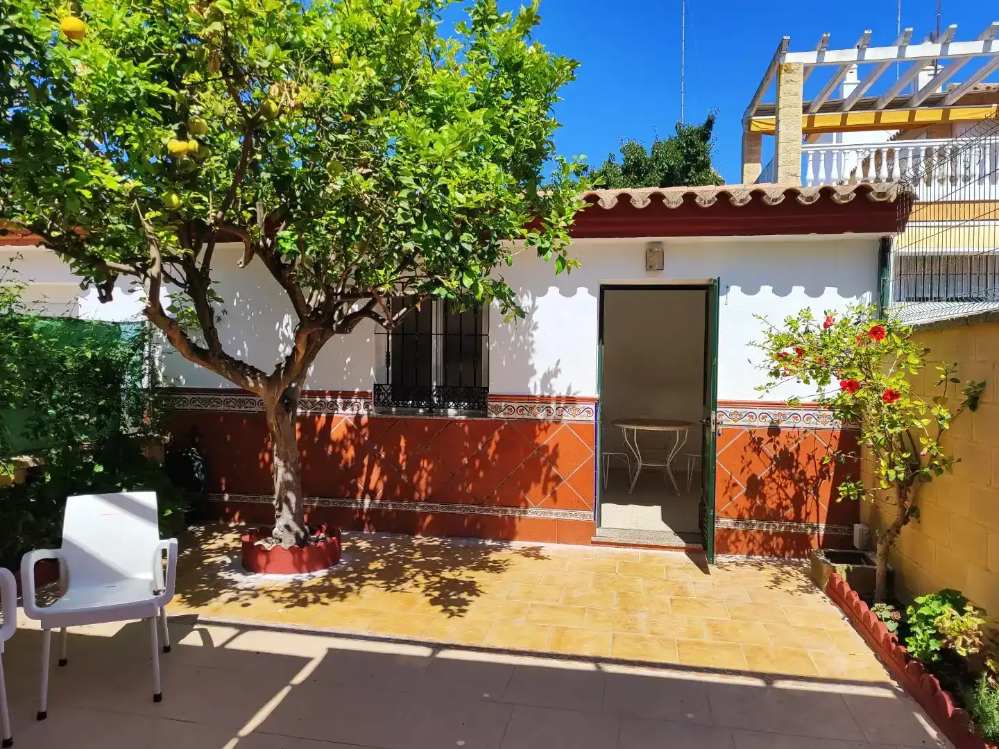 Vista exterior de Dúplex en venda en Chipiona amb Terrassa i Balcó