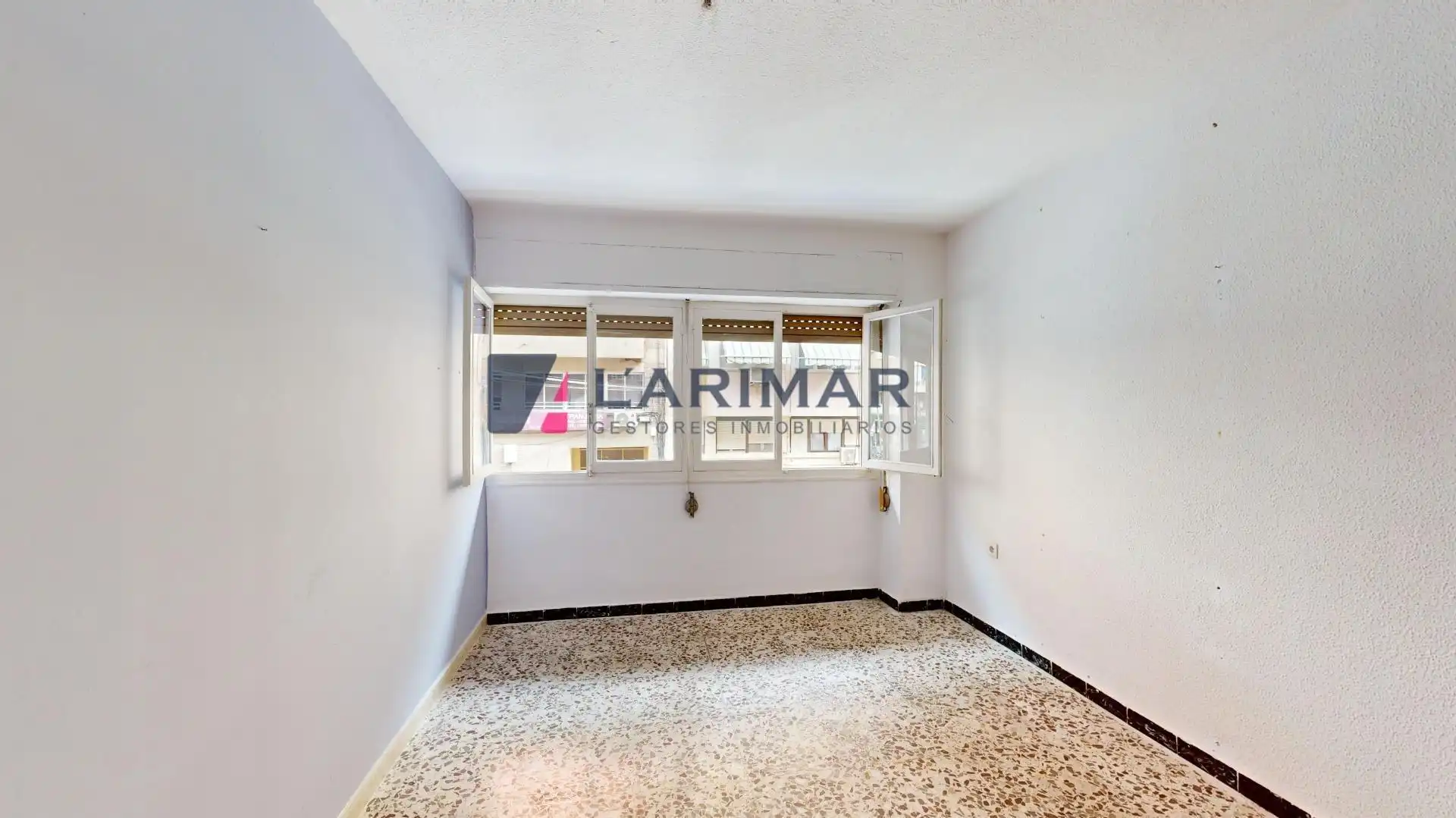 Habitación de Local en venta en Alicante / Alacant